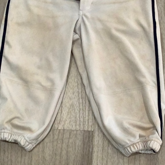 4 pair Used Youth baseball knickers 2 white/2 gray with navy stripe - Picture 7 of 8